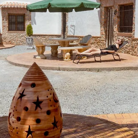 Cuevas Cortijo Gachas בית נופש